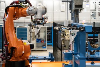 Gripper change in the gripper station