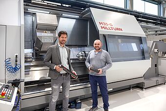 Dipl.-Ing. Matthias Lechner (Directeur Technique) et Christian Brunner (Chef d‘équipe de l’usinage) et „leur“ MILLTURN: „Nous apprenons chaque jour davantage“