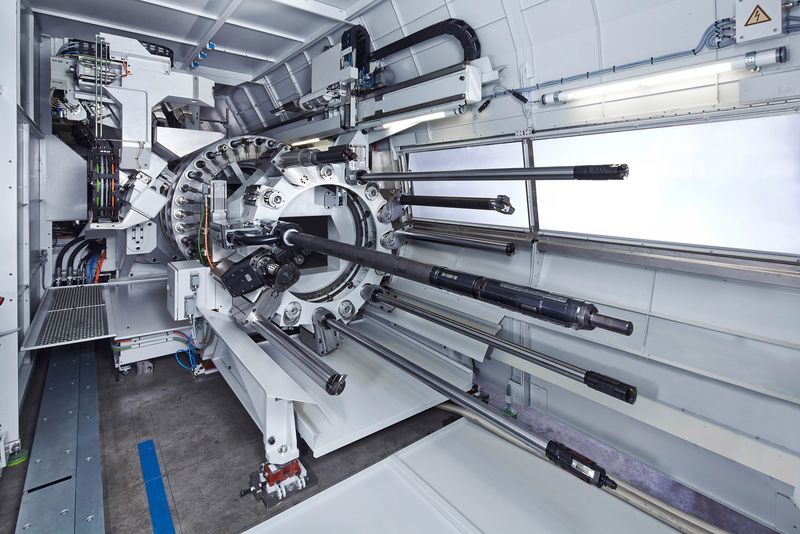 Deep hole drilling in the complete machining centre WFL